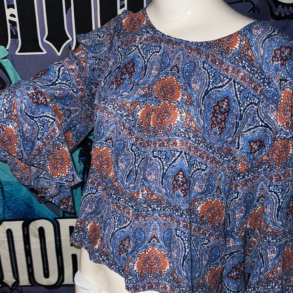 JACK bb Dakota 
Eat Slay Love Printed Top flare sleeve blue & rust - Picture 9 of 10
